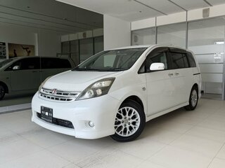 Toyota ISis I Рестайлинг