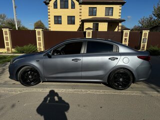 2017 Kia Rio IV, серебристый, 1450000 рублей, вид 3