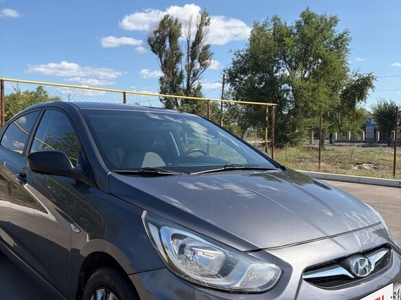 2013 Hyundai Accent IV, серый, 850000 рублей - вид 2