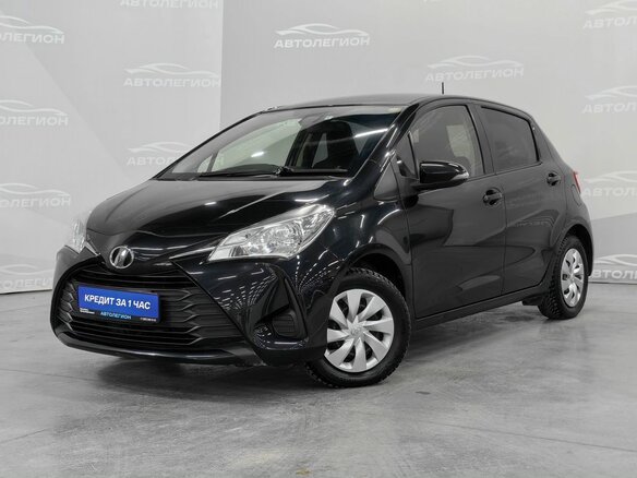 2018 Toyota Vitz III (XP130) Рестайлинг 2, чёрный, 975000 рублей