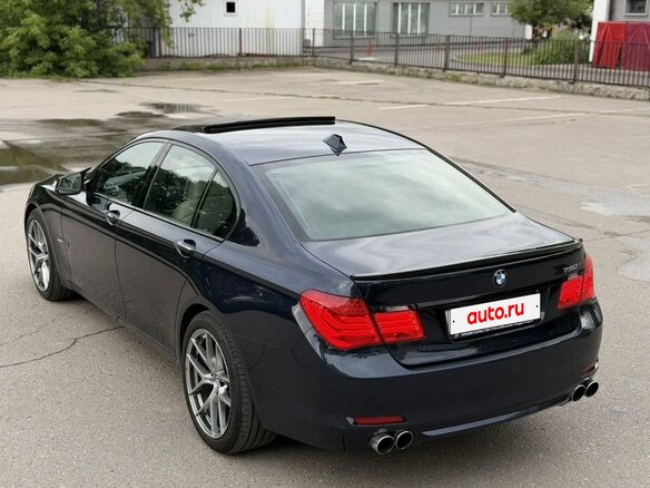 2008 BMW 7 серии 750i V (F01/F02/F04), синий - вид 4