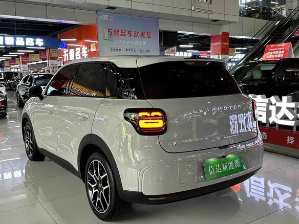 2026 Leapmotor A10 53 kWh, серый, 1890000 рублей - вид 15