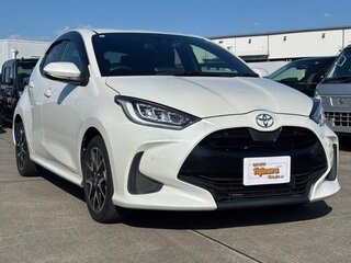 2022 Toyota Yaris IV, белый, 790005 рублей, вид 2
