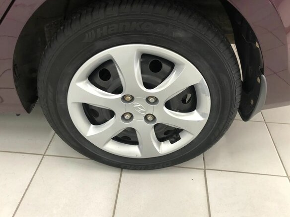 2014 Hyundai Solaris I, фиолетовый, 940000 рублей - вид 10