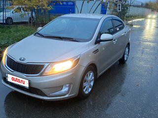 2015 Kia Rio 6-speed III, бежевый, 1100000 рублей, вид 2