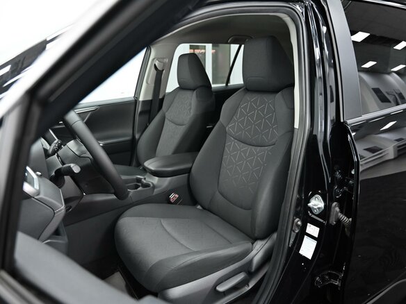 2021 Toyota RAV4 V (XA50), чёрный, 2755000 рублей - вид 11