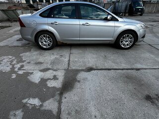 2008 Ford Focus II Рестайлинг, серебристый, 400000 рублей, вид 2