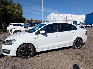 2017 Volkswagen Polo V Рестайлинг, белый, 1050000 рублей, вид 4