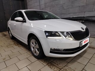 2018 Skoda Octavia III (A7) Рестайлинг, белый, 1750000 рублей, вид 1