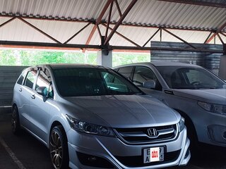 2010 Honda Stream II Рестайлинг, серебристый, 1400000 рублей, вид 1