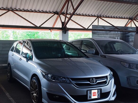 2010 Honda Stream II Рестайлинг, серебристый, 1400000 рублей