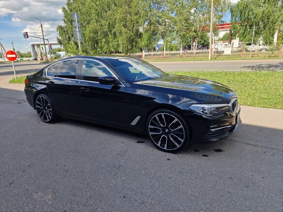 2019 BMW 5 серии 520d xDrive VII (G30/G31/G38), чёрный, 3250000 рублей - вид 1