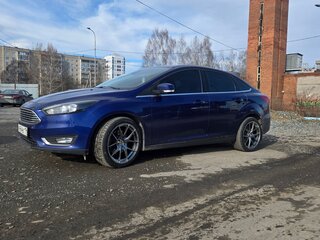 2015 Ford Focus III Рестайлинг, синий, 1400000 рублей, вид 2