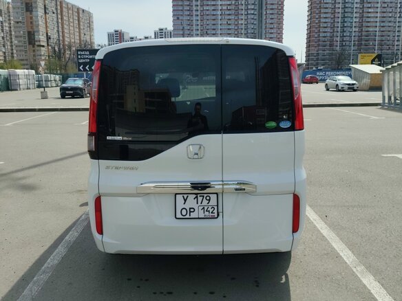 2015 Honda Stepwgn V, белый, 1900000 рублей - вид 4