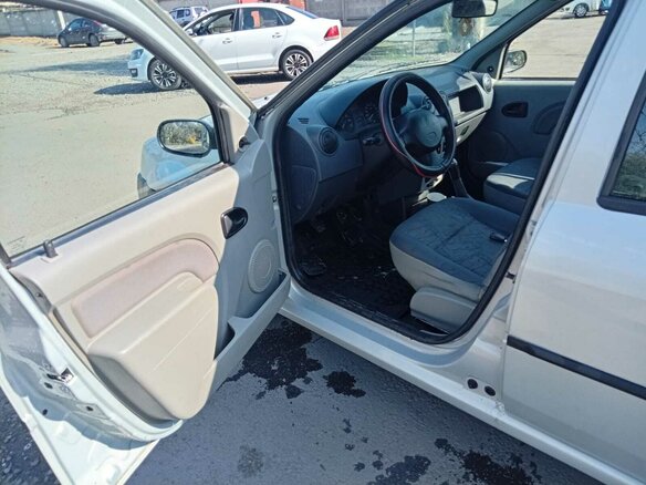 2005 Renault Logan I, серебристый, 330000 рублей - вид 10