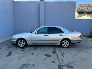 1998 Mercedes-Benz E-Класс 240 II (W210, S210), серебристый, 950000 рублей, вид 4