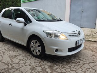 2010 Toyota Auris I Рестайлинг, белый, 925000 рублей, вид 5