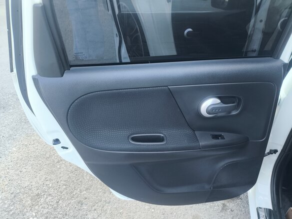 2013 Nissan Note I Рестайлинг, белый, 740000 рублей - вид 10
