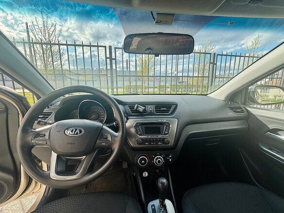 2013 Kia Rio 4-speed III, бежевый, 820000 рублей - вид 6