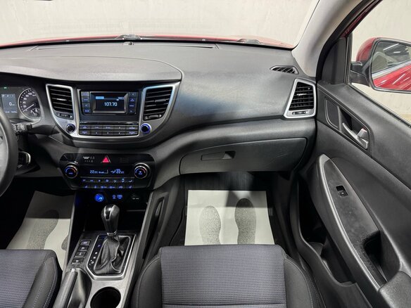 2017 Hyundai Tucson III, красный, 2170000 рублей - вид 12