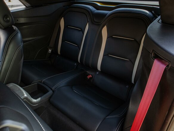 2018 Chevrolet Camaro VI Рестайлинг, жёлтый, 2980000 рублей - вид 16