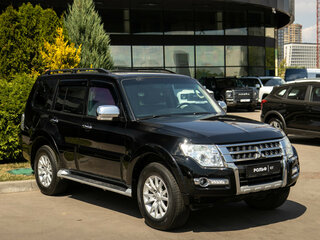 2017 Mitsubishi Pajero IV Рестайлинг 2, чёрный, 2453000 рублей, вид 2