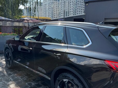 2019 Volkswagen Touareg III, коричневый, 4300000 рублей, вид 3