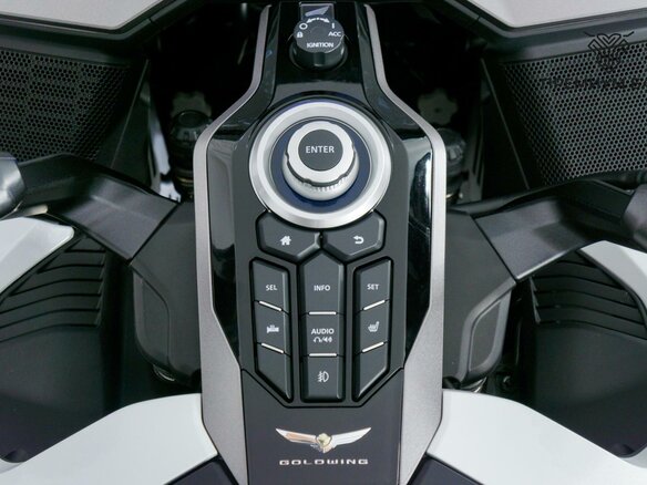 2023 Honda GL 1800 Gold Wing, белый, 3227000 рублей - вид 11