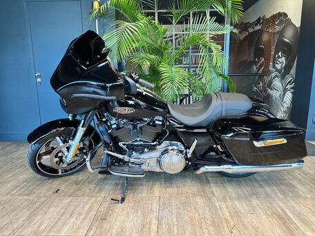 2024 Harley-Davidson Street Glide, чёрный, 3550000 рублей, вид 3