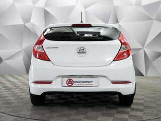 2016 Hyundai Solaris I Рестайлинг, белый, 696000 рублей, вид 4