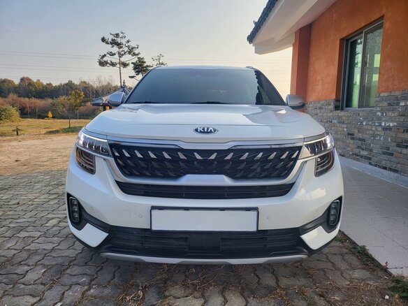 2023 Kia Seltos I, белый, 1853000 рублей - вид 1