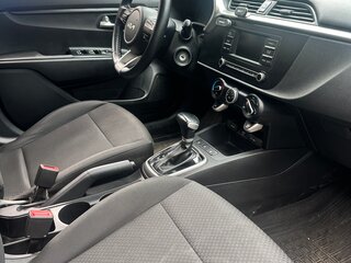 2021 Kia Rio IV Рестайлинг, белый, 930000 рублей, вид 5