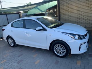 2020 Kia Rio IV, белый, 1600000 рублей, вид 3