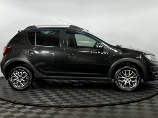 2015 Renault Sandero Stepway II, чёрный, 725000 рублей, вид 5