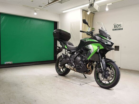 2024 Kawasaki Versys 650, чёрный - вид 2