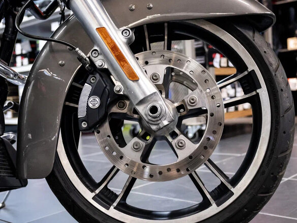 2018 Harley-Davidson Road Glide, серый, 1590000 рублей - вид 11