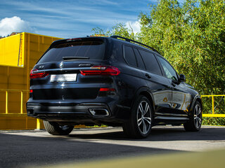 2020 BMW X7 40i I (G07), чёрный, 7650000 рублей, вид 4