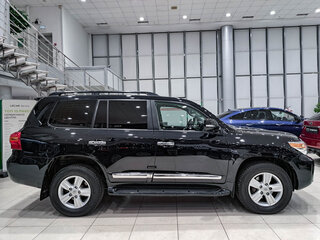 2015 Toyota Land Cruiser 200 Series Рестайлинг 1, чёрный, 4650000 рублей, вид 4