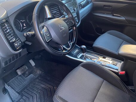 2019 Mitsubishi Outlander III Рестайлинг 3, серебристый, 2300000 рублей, вид 4
