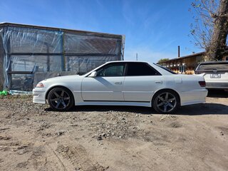 1997 Toyota Mark II VIII (X100), белый, 700000 рублей, вид 3