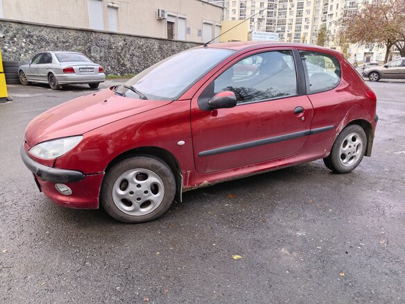 2001 Peugeot 206, красный