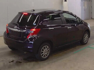 2016 Toyota Vitz III (XP130) Рестайлинг, чёрный, 800000 рублей, вид 2