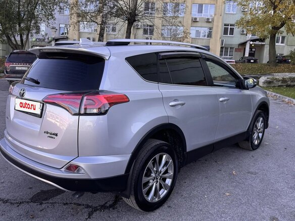 2017 Toyota RAV4 IV (XA40) Рестайлинг, серебристый, 2500000 рублей - вид 3