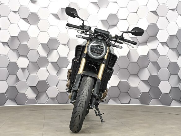 2025 Honda CB 650R, серый, 1099000 рублей - вид 4