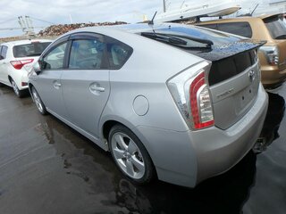 2012 Toyota Prius III Рестайлинг (XW30), серебристый, 1300000 рублей, вид 2