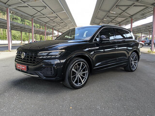 2018 Volkswagen Touareg III, чёрный, 3940000 рублей, вид 4