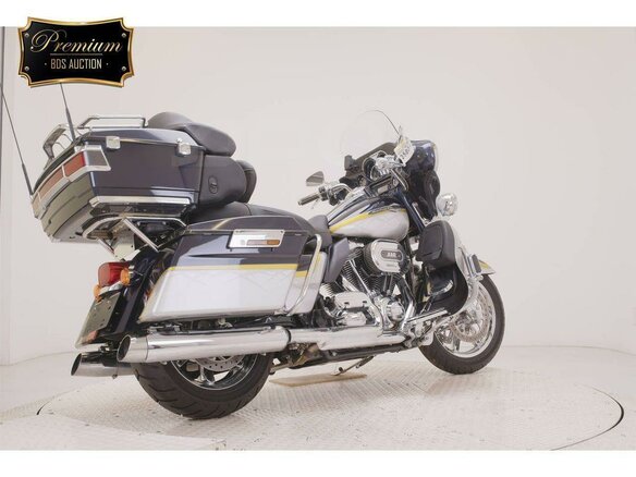2011 Harley-Davidson Electra Glide, серебристый, 1440000 рублей - вид 4