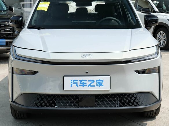2026 Toyota bZ3X 50 kWh, серебристый, 2340000 рублей - вид 8