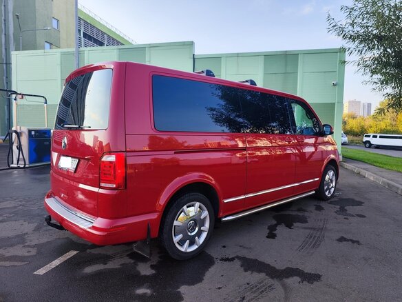 2015 Volkswagen Multivan T5 Рестайлинг, красный, 4400000 рублей - вид 2