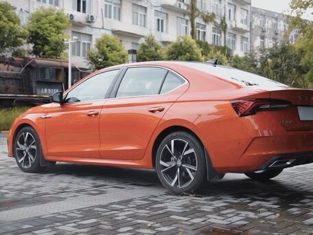 2022 Skoda Octavia IV (A8), красный, 2150222 рублей, вид 5